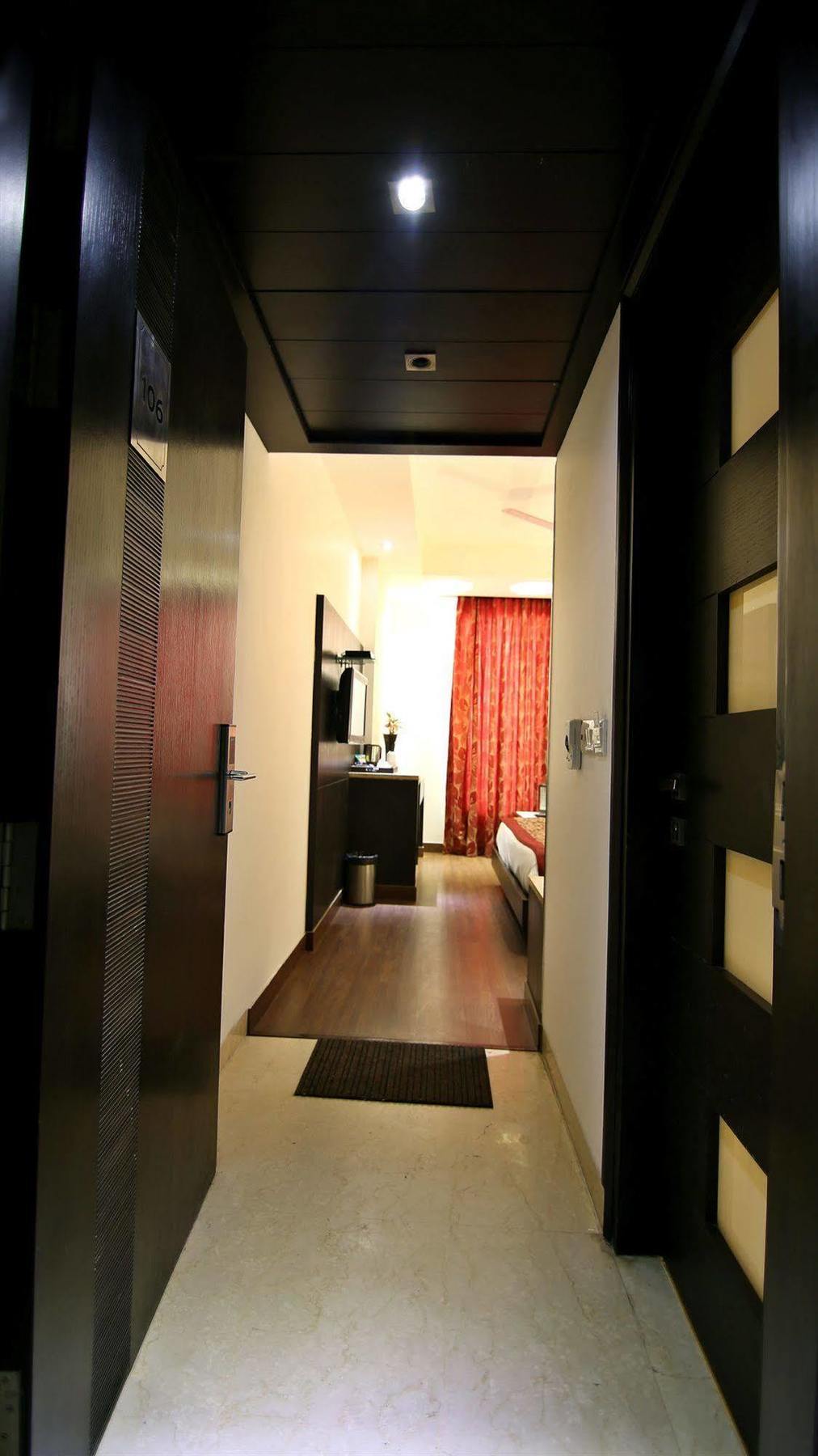 Hotel The Prime Balaji Deluxe At Railway Station - Free Airport Pickup New Delhi
